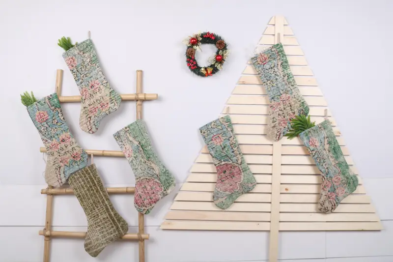 Weihnachtsornamentmuster, 22 Zoll breiter Luxus-Weihnachtsstrumpf