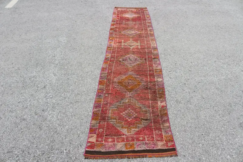 2.2x10.8 ft Runner Vintage Halı, Türk Halısı, Kırmızı Pembe Kareli Yün Halı - 1
