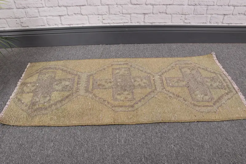1,2x2,7 ft türkischer Teppich, kleiner Vintage Teppich, grün brauner floraler Wollteppich - 1