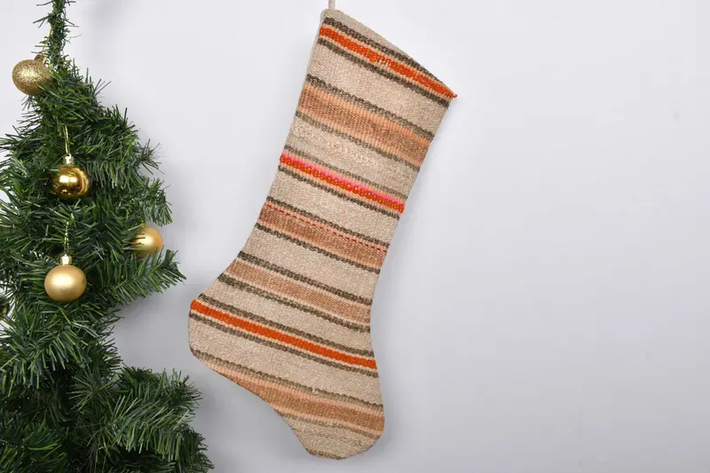 Şenlikli Noel Süsleri Deseni, 7 İnç Geniş Tatil Çorabı