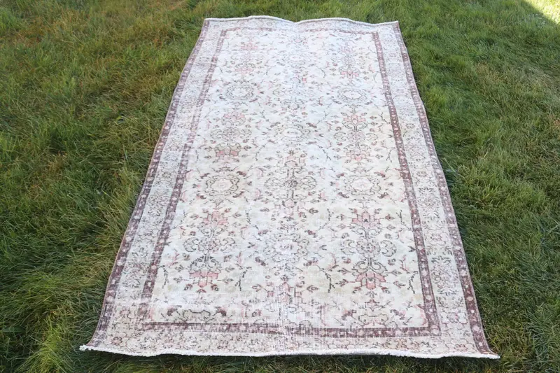 Türk Alan Halısı, 3.8x6.8 ft Vintage Halı, Beyaz Bitkiler ve ağaçlar Yün Halı - 1
