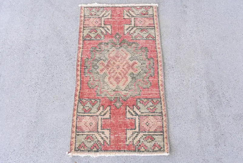 1.5x2.8 ft Küçük Türk Vintage Halısı, Kırmızı Çiçekli Yün Halı - 1