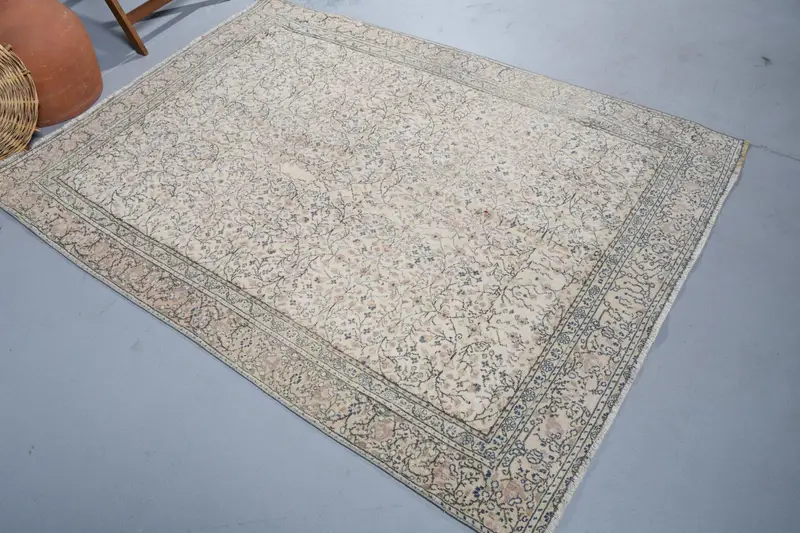 Vintage Teppich, 4,8x6,6 ft türkischer Teppich, beige blauer Wollteppich mit Tiermuster - 1