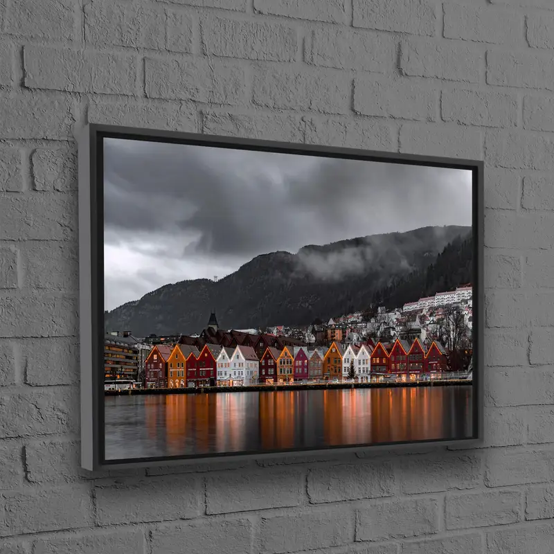 エレガントなノルウェー マウンテン ファームハウス キャンバス プリント - 海岸の魅力