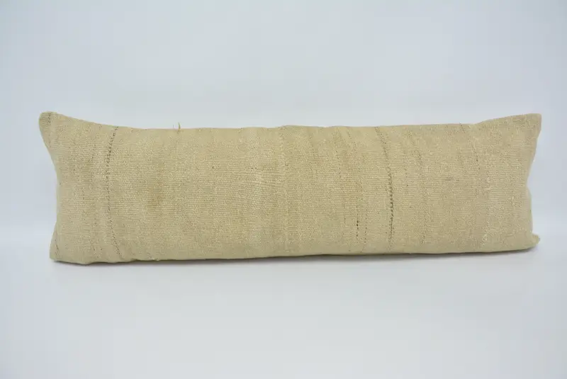 Beige besticktes Wurfkissen, kariertes Bauernkissen