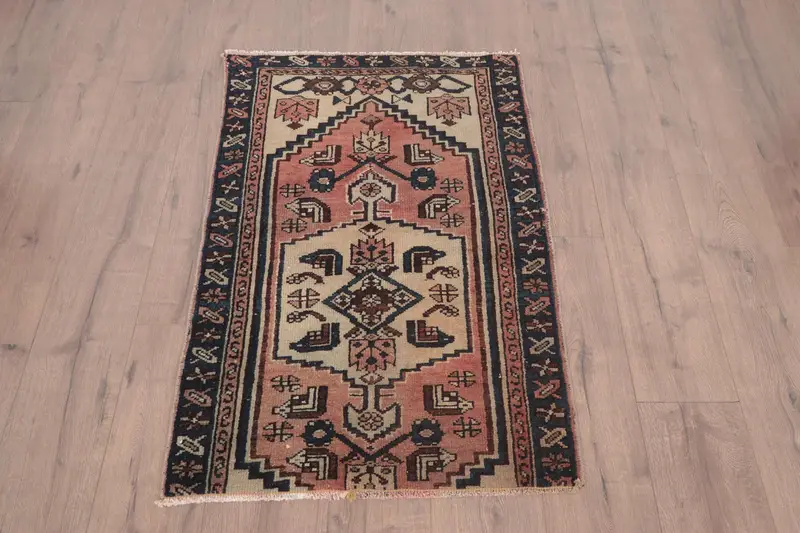 2.4x3.5 ft Türk Halısı, Vintage Küçük Halı, Kırmızı Mavi Bordürlü Yün Halı - 1