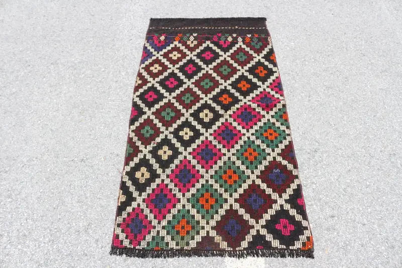 Vintage Türk Halısı, 2.6x5 ft Kilim Halı, Siyah Yeşil Hayvan Baskı Yün Halı - 1