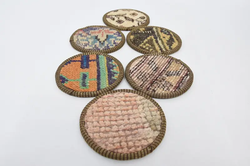 Posavasos naranjas y marrones, posavasos de mesa duraderos y elegantes.