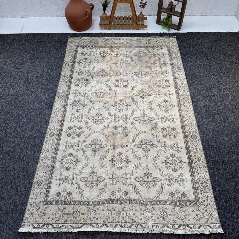 5,6x9 ft Teppich, türkischer Vintage Teppich, beige brauner floraler Wollteppich - 1