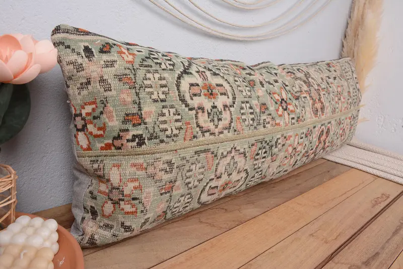 Handgefertigtes beige-grünes Blumen-Wurfkissen, 16x48 besticktes Kissen