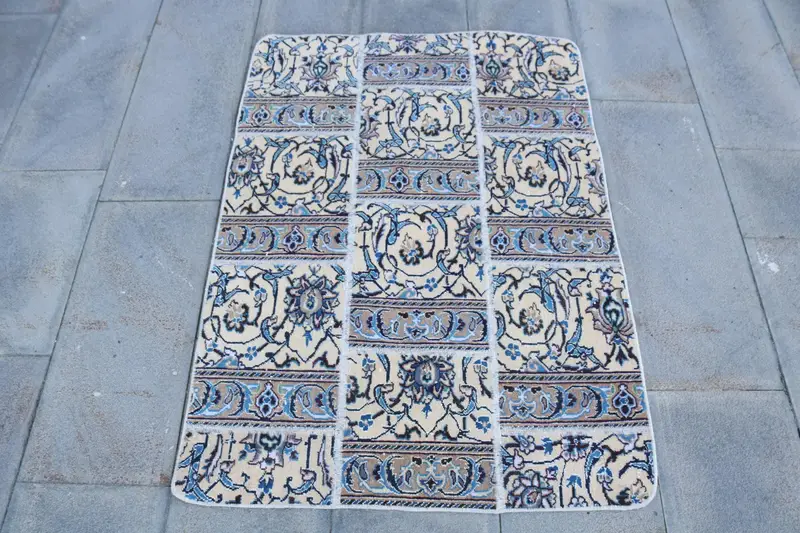 Türkischer Vintage-Teppich 3 x 4,1 Fuß, Oushak-Wollteppich mit blauem Tiermuster - 1