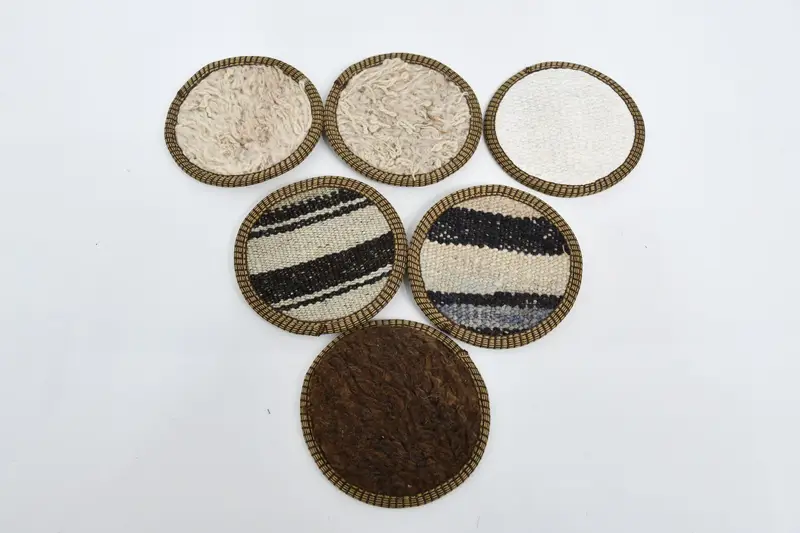 エレガントな白と茶色のストライプのコースター、プレミアムキッチン装飾