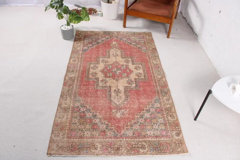 Vintage-Akzentteppich 3,3 x 5,9 Fuß, roter Ombré-Teppich aus türkischer Wolle - 1