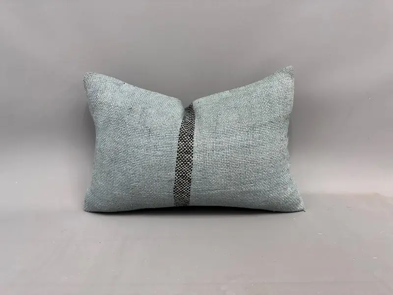 Grau-braun gestreiftes Wurfkissen, handgefertigtes Leinen- und Wollkissen