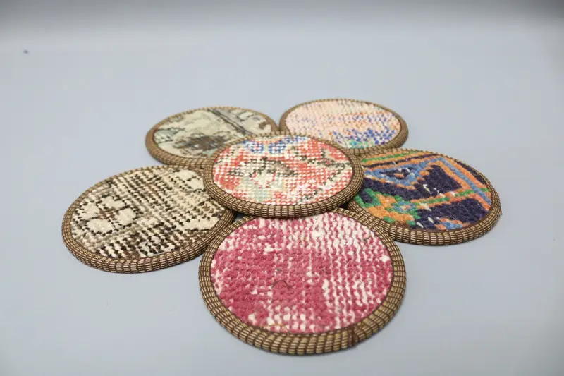 Posavasos redondo bohemio, posavasos morado y bronce para una decoración elegante