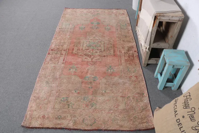 Rosa gepunkteter Teppich, 3,6 x 7,1 Fuß, schicker Wohnakzent