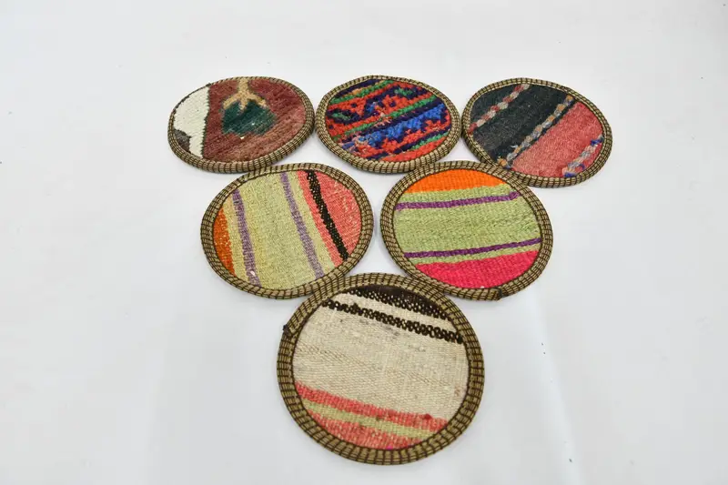 Elegantes posavasos beige y rosa, juego de posavasos tradicionales antideslizantes