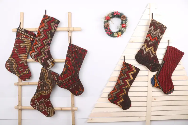 Festliches Weihnachtsornamentmuster, 7 Zoll breiter Weihnachtsstrumpf