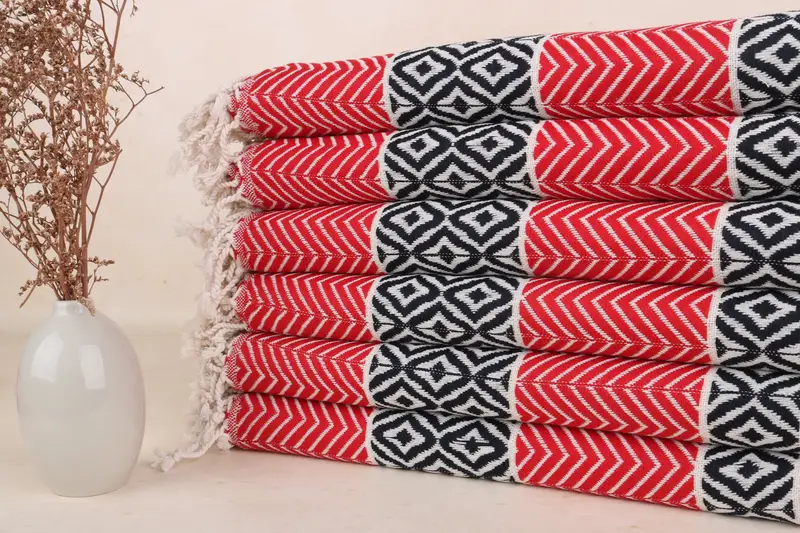 パーソナライズされたブライドメイドギフト レッドネイビーブルー コットンタオル シェブロン 40x71インチ