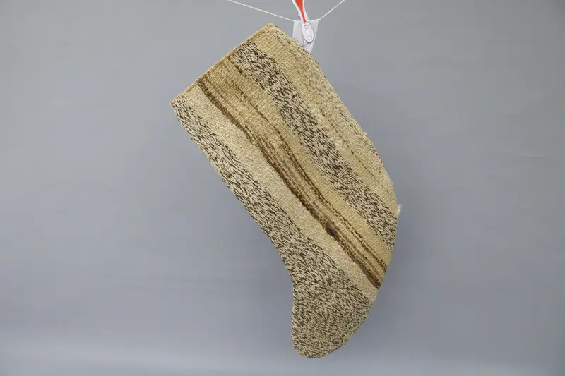 Medias de adornos navideños marrones y beige, decoración festiva navideña