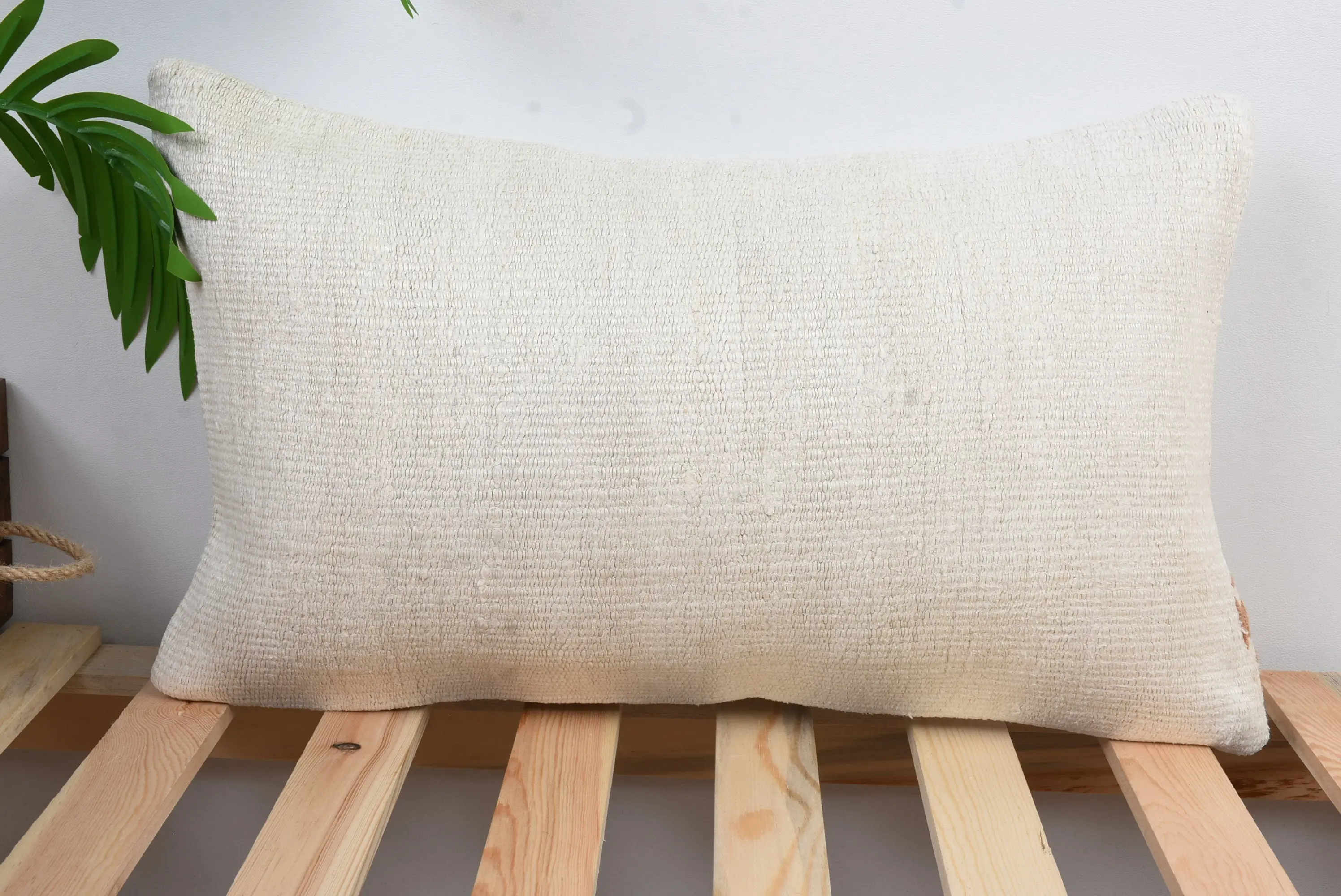 手作りの南西に刺繍された枕、12x20インチの装飾枕 - 1