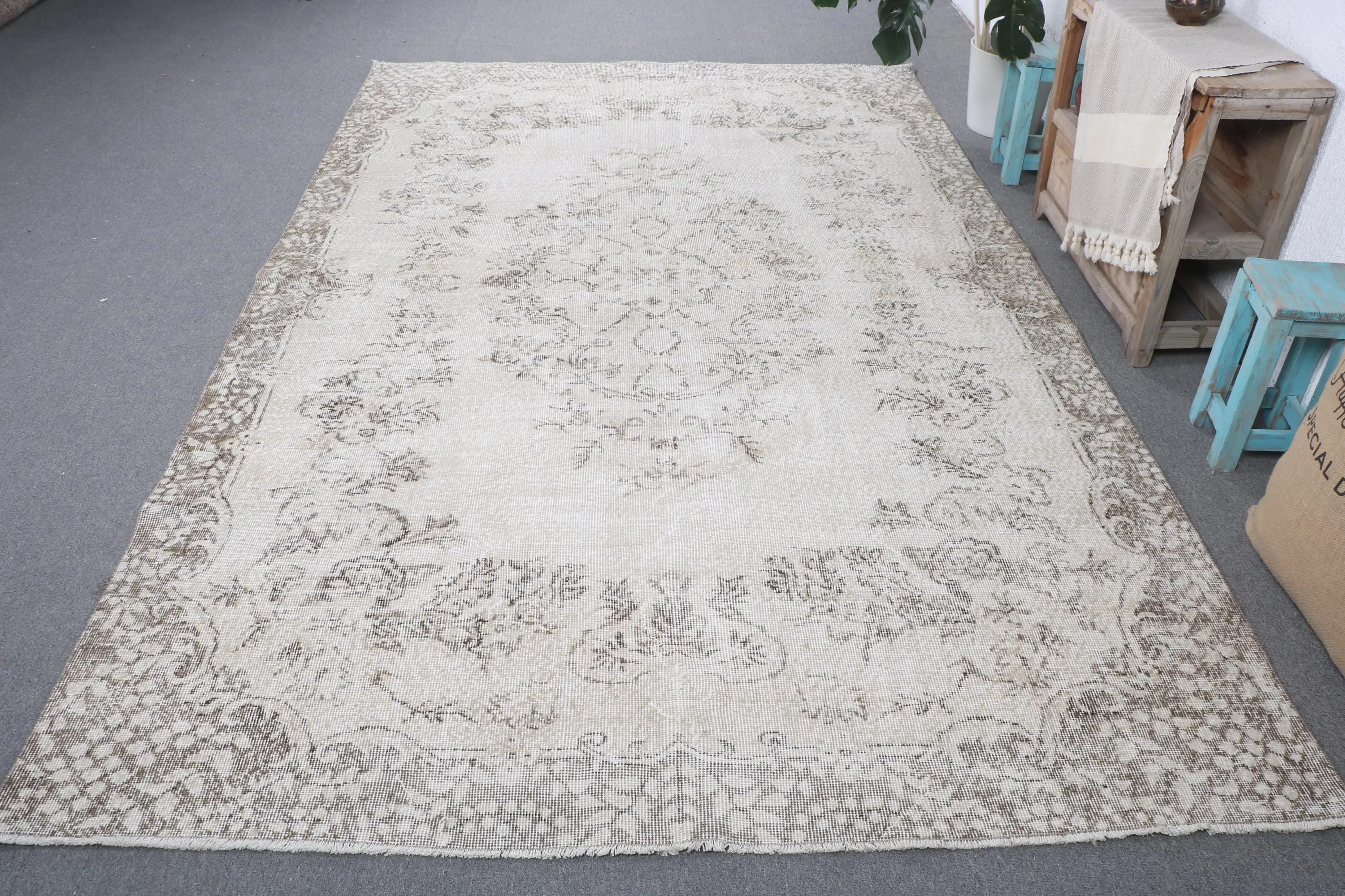 6.3x10.2 ft Türk Büyük Halı, Vintage Beyaz Güneybatı Halısı - 1