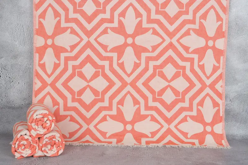 Türkisches Handtuch mit personalisiertem dunkelorangefarbenem Tulpenmuster, 36 x 67 Zoll