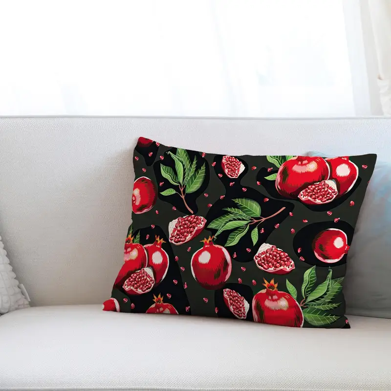 Bedrucktes Kissen „Red Fruits Abundance“: Lebendiger Akzent für die Inneneinrichtung