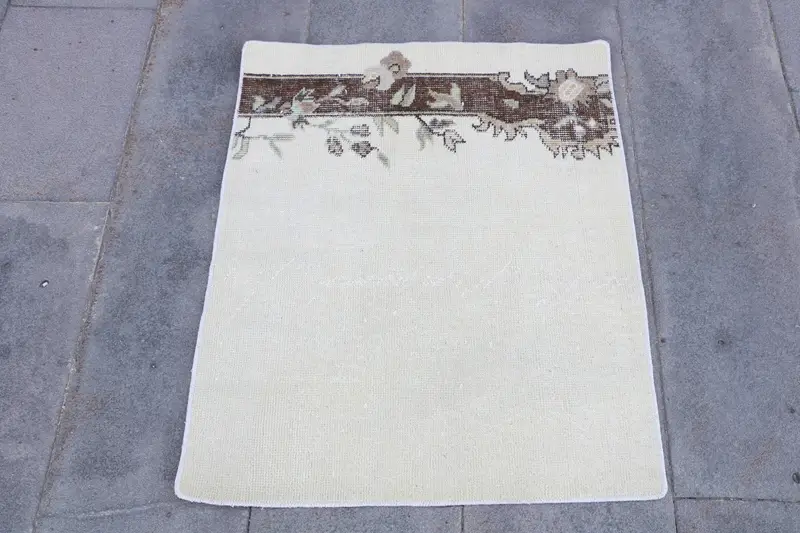 2.3x2.8 ft Turkish Rug, Vintage Small Rug, White Brown Southwestern Wool Rug - 1