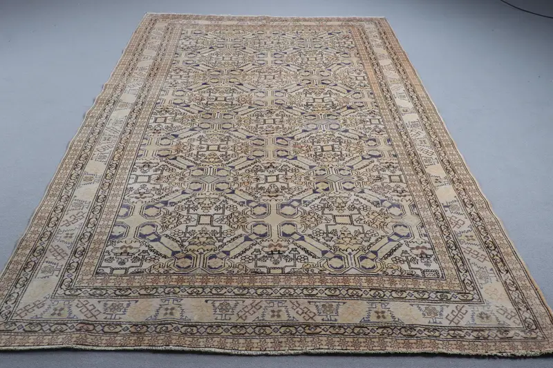 Elegant Beige & Blue Oriental Rug, 190x283 cm Chic Decor