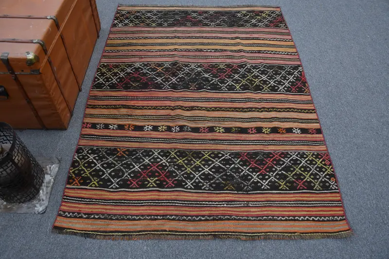4.3x6.1 ft Alan Türk Halısı, Vintage Halı, Siyah Kırmızı Çiçekli Yün Halı - 1