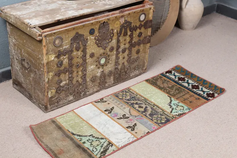 Green Rug with Brown Accents, 1.4x4 ft Nature-Inspired Design