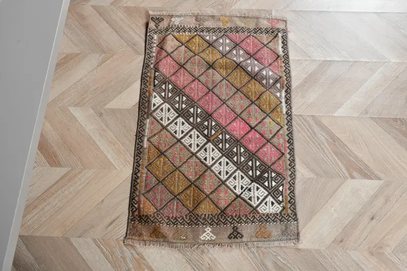 Pembe, Yeşil Çizgili Halı, 1,5x2,4 ft Şık Geometrik Tasarım